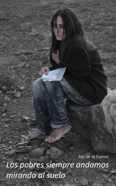 Los pobres siempre andamos mirando al suelo
